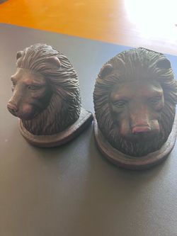 Beautiful Lion Head Bookends Set