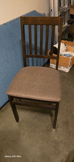 Foldable dining room chairs
