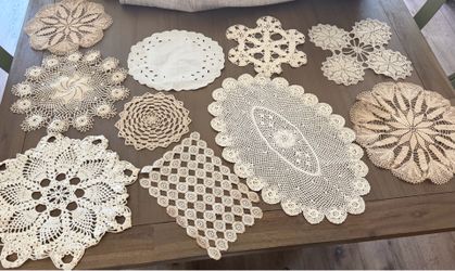 10 vintage crocheted doilies