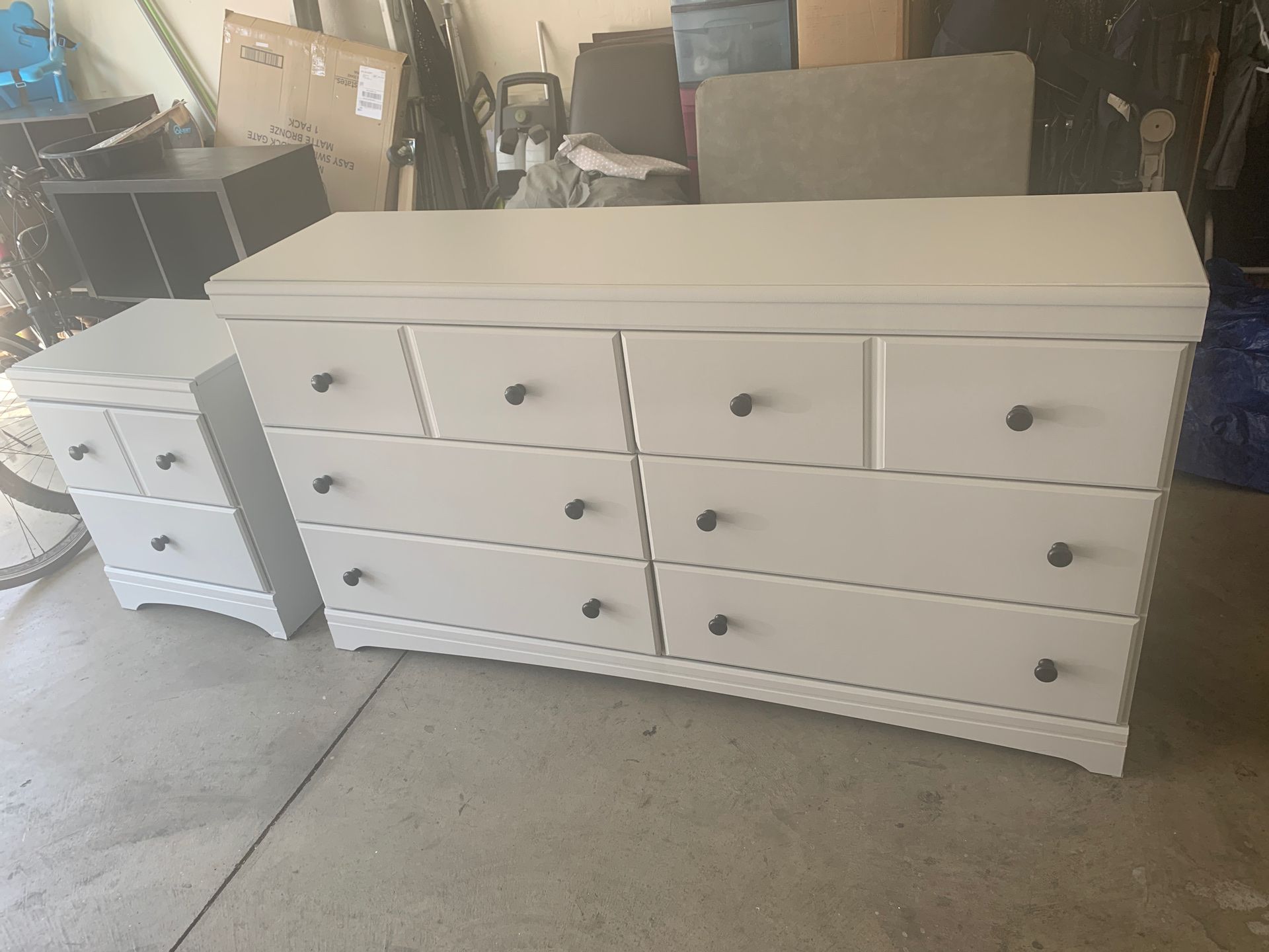 Ashley’s Furniture Dresser Set