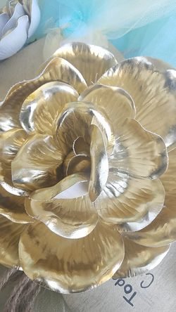 Party decoration 3 gold flowers 11 hearts 3 long string flowers