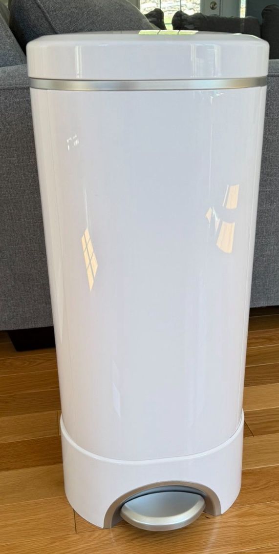 MUNCHKIN DIAPER PAIL - Like New Won’t Last!