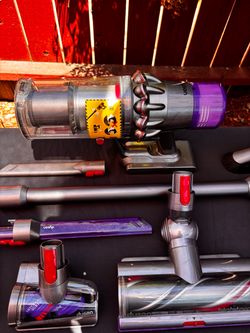 Dyson V11 Torque Drive Stick Vacuum - Near Pristine