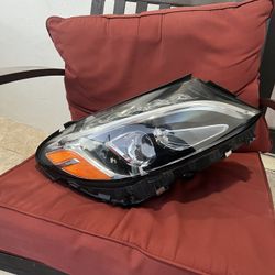C300 Front Passenger Headlight 