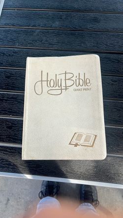 Holy Bible Giant Print White Leatherette