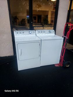 GE Washer & Dryer Set Excellent Condition