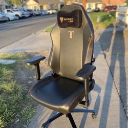 2022 Secretlab Titan Evo Carbon Leather Gaming/Office Chair 