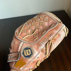 Wilson Baseball Glove 12” A2331 RHT