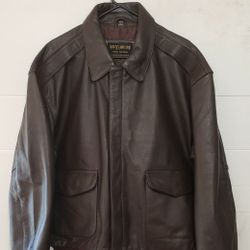 VTG Sporty's Pilot Shop Authentic Leather Bomber Jacket  mens size Large Regular  
