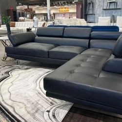 Moderno Black Raf Sectional, Seccional, Couch/ Delivery Available 