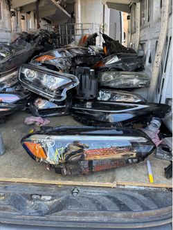 Honda CIVIC RIGHT USED OEM HEADLIGHT (2022-2025)