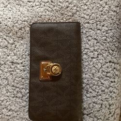 MK Womens Wallet 60$ OBO