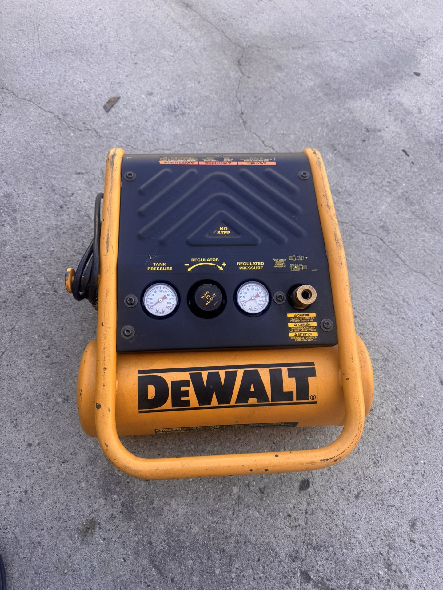 DEWALT® D55140 HEAVY DUTY PORTABLE TRIM ELECTRIC AIR COMPRESSOR