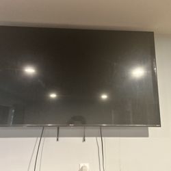 58 Inch Hisense Roku Smart TV