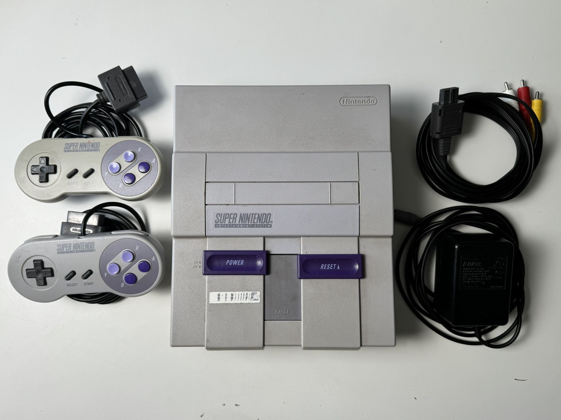 Complete Super Nintendo SNES Console Bundle - 2 Controllers + 16 Games + Cables – Works Great!