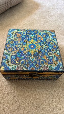 Hand crafted jewelry box