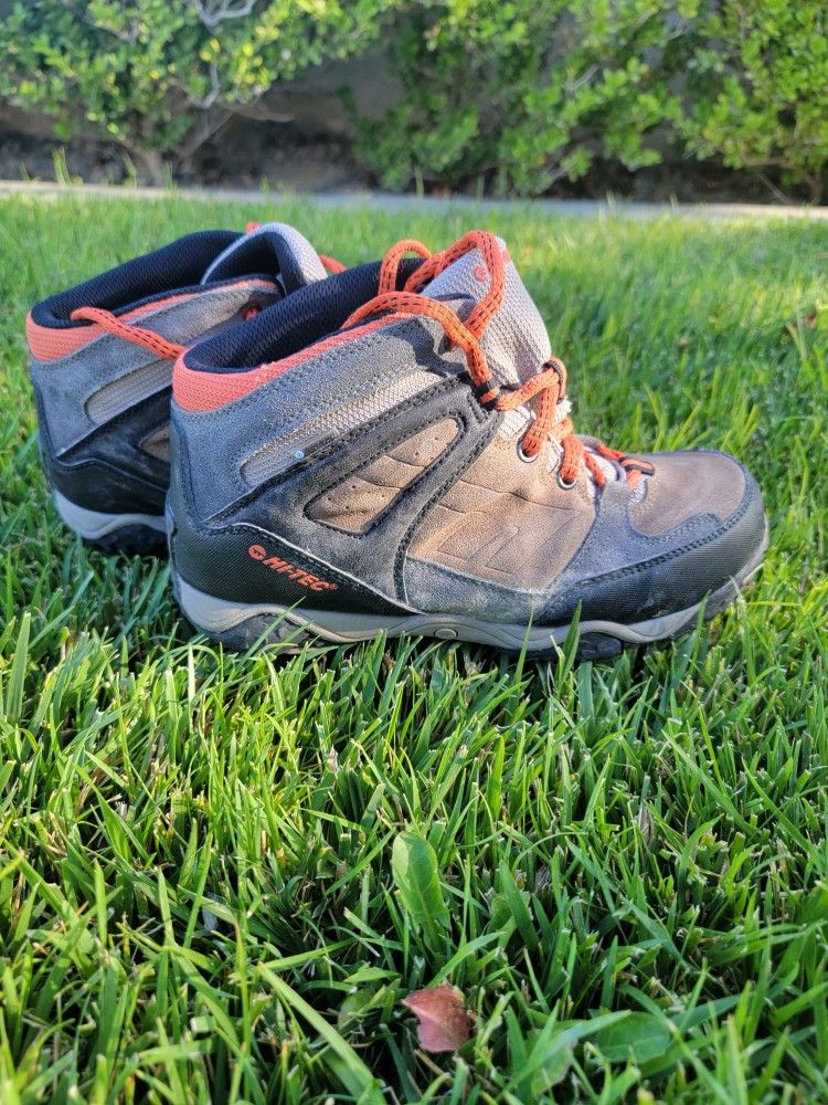 Hi-Tec Hiking Boots (Boys Size 5)