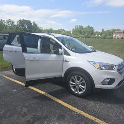 2018 Ford Escape SE... "White"