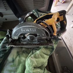 FLEXVOLT 60V MAX Cordless Brushless 7-1/4 in. Wormdrive Style Circular Saw (Tool Only)