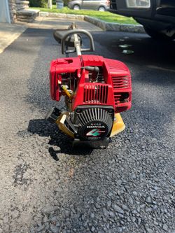 Honda 4 cycle Weedwacker trimmer