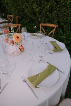 Scalloped Cloth Napkins, Cotton Linen Blend (116 Napkins, 20”x20”)