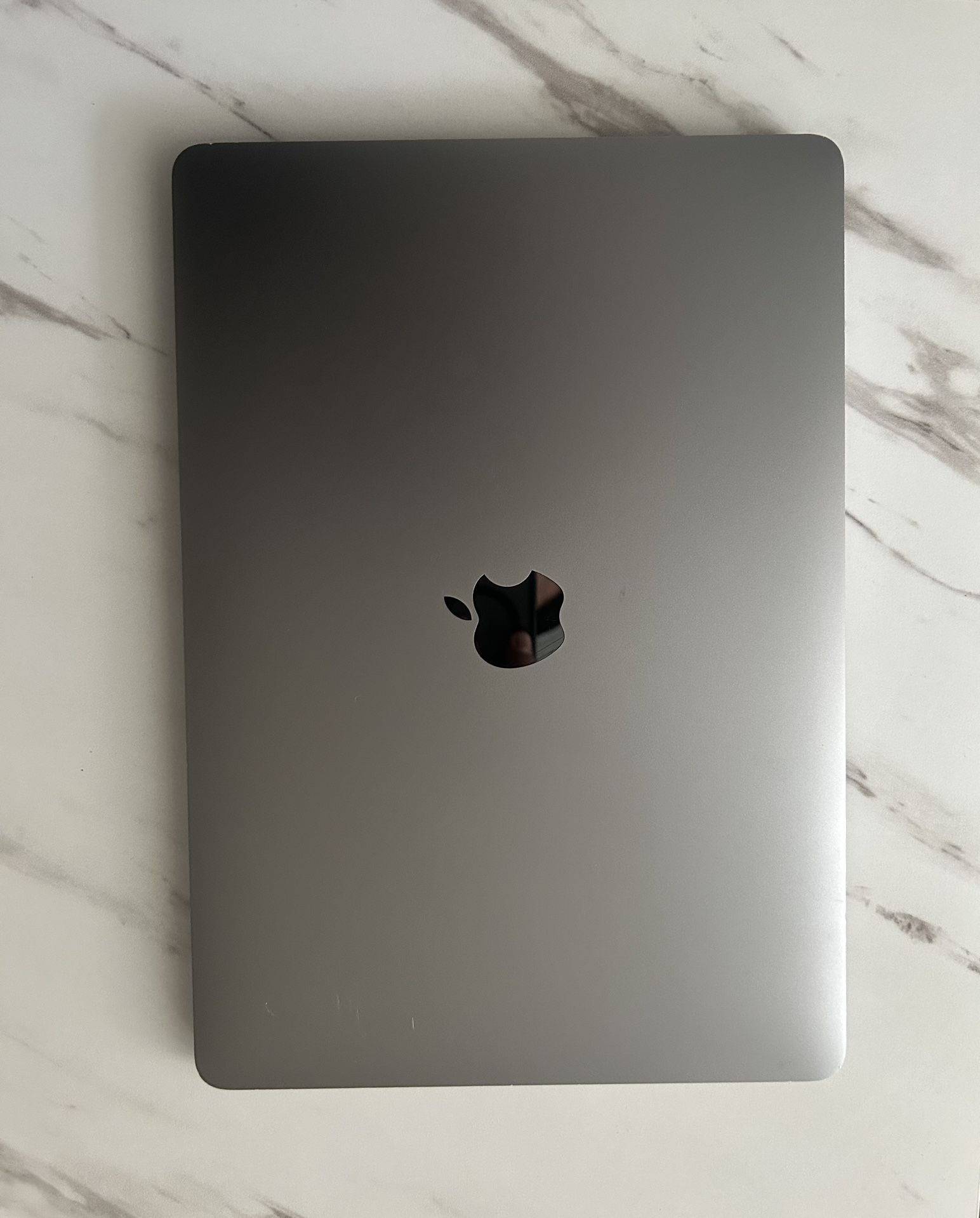 MacBook Pro 2017 2.3GHZ Intel i5 121 GB HD