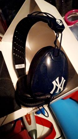 Skullcandy Aviator New York Yankees for Sale in Goodyear, AZ Skullcandy Aviator New York Yankees for Sale in Goodyear, AZ
