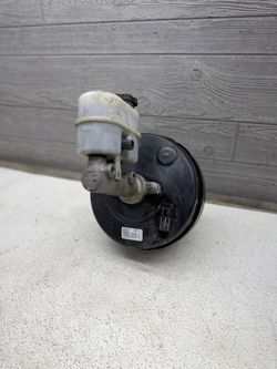 2009 Chevy / GMC Power Brake Booster Assembly OEM
