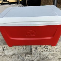 Near new 48 qt Igloo Island Breeze  Family Cooler