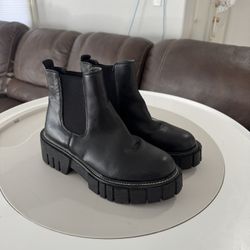 Woman’s Size 7.5 Boots 