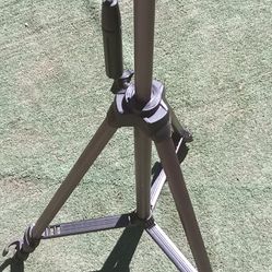 TRIKON LITE-10 PHOTO/VIDEO TRIPOD Used