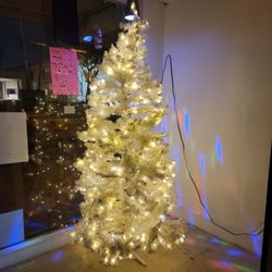 7 Ft Xmas Tree With Lights Good Cond 