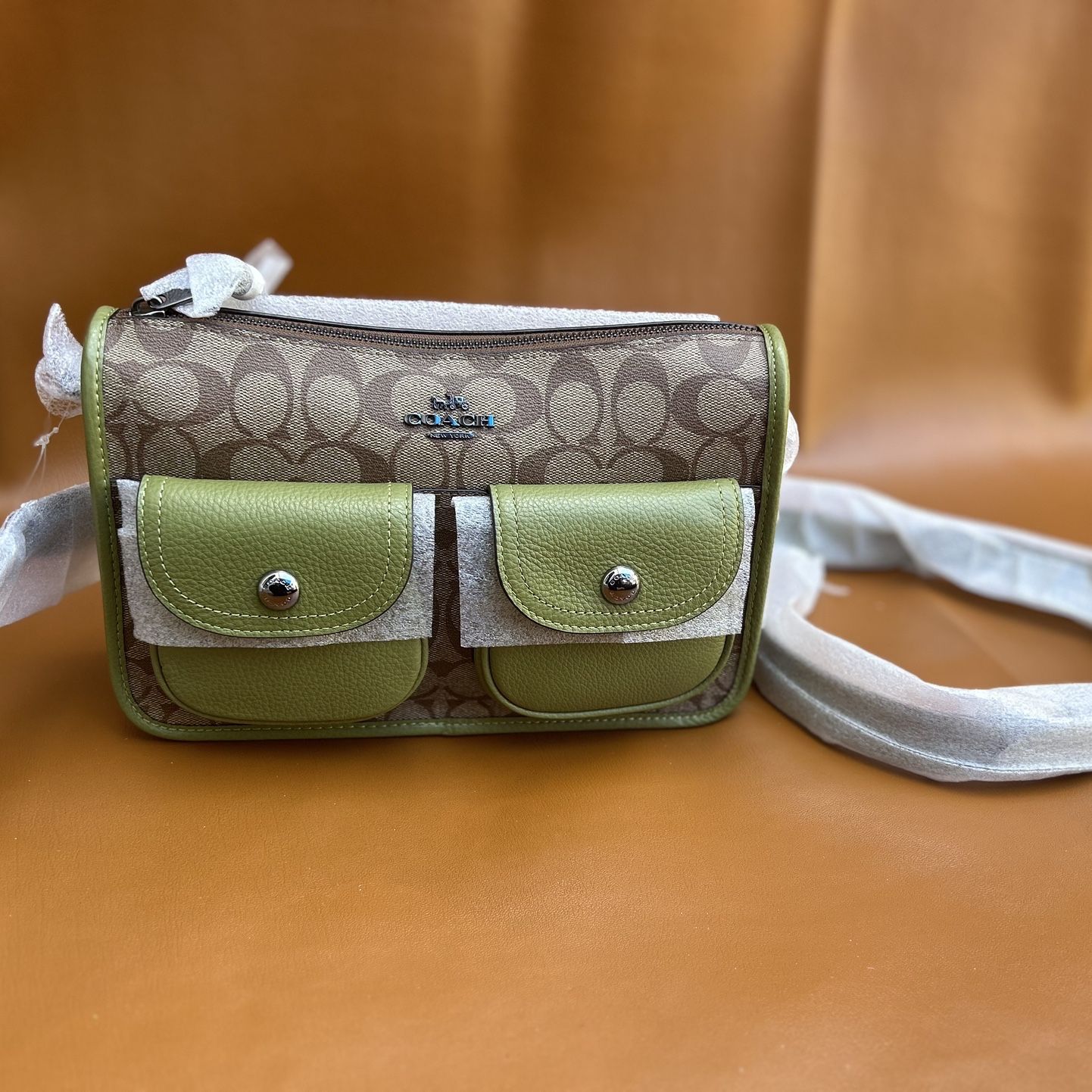 Coach C5675 Pennie Crossbody With Coin Case In Signature Canvas Khaki/  Olive Greenw for Sale in Hayward, CA - OfferUp