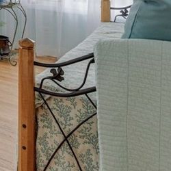 Daybed Ensemble 