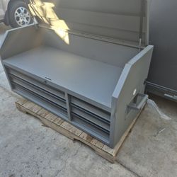 Heavy dewy HUSKY TOOL BOX  56"l.  27"h. 22"w  Missing  KEY 🔑   (No Tiene Yave)