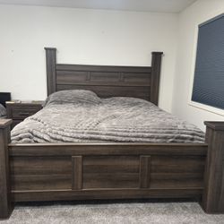 King size bed With One Side Table