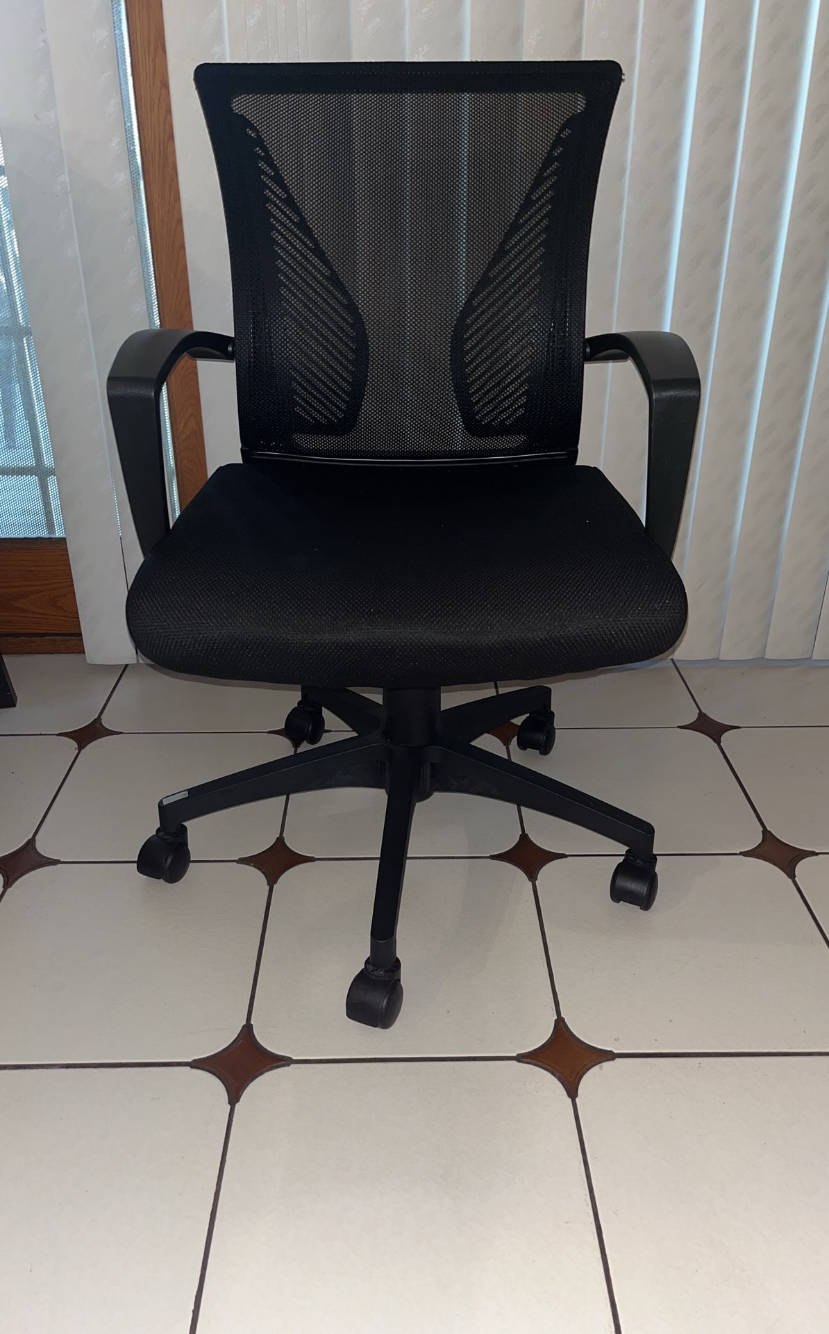 Computer / Office Chair With Wheels And Adjustable Seat