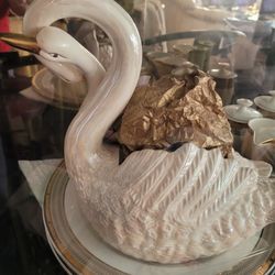 Great center piece or gift for wedding 2 Entwined swans