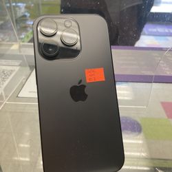 Factory Unlocked IPhone 14 pro 256 gb comes with store warranty 