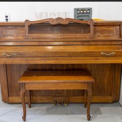 1978 Baldwin Upright Piano – Beautiful Queen Anne Style – Bench Included