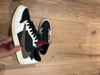 Travis Scott olive women’s 8.5