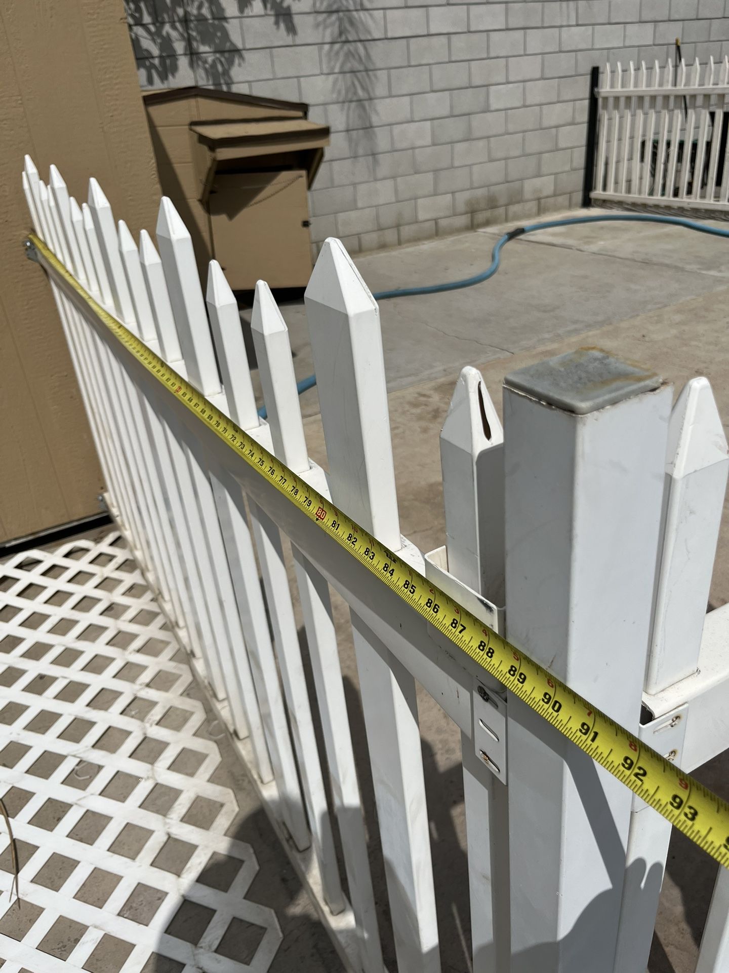 37ft Of Vinyl Fence