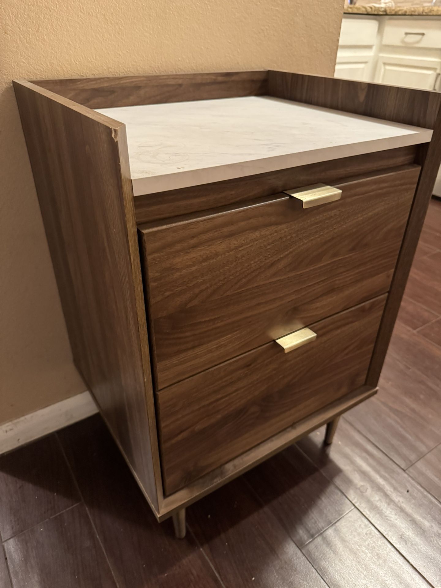 Like-New 2-drawer End Table With Storage
