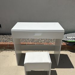 white desk/vanity