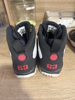 Men’s Nikes Size 9