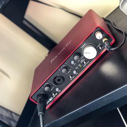 Focusrite Scarlett 2i4 