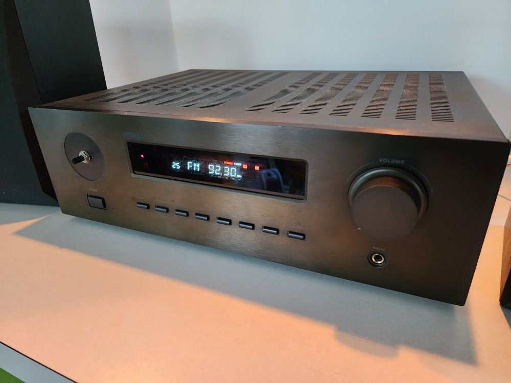 KLH Stereo Receiver and Bookshelf Main Speakers