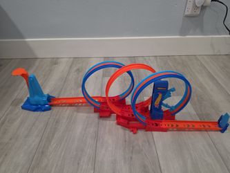 Hot Wheels Ultra Hots Loop Madness Track