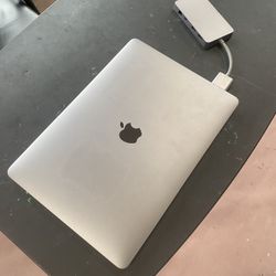 MacBook Pro 2019 256gb 8gb RAM