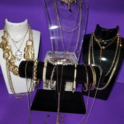 #1655, LOT OF GOLD & SILVER TONE VINTAGE JEWELRY, NECKLACES  BRACELETS
